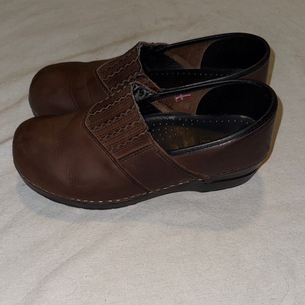 Sanita Brown Leather Clogs. Sz 40 
great condition.
